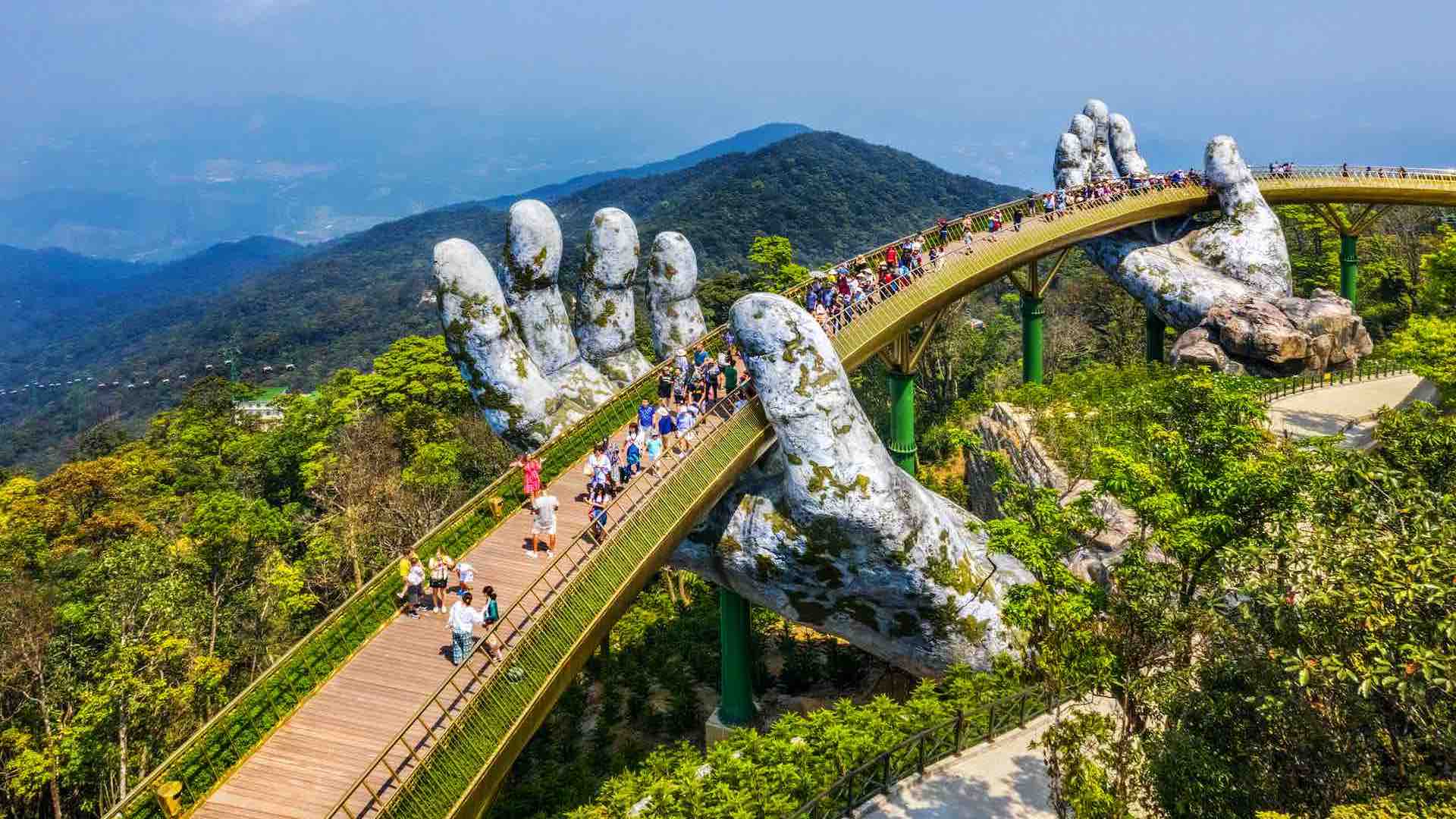Sharp surge in tourism revenue in Vietnam in seven months